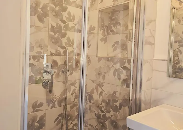 Апартаменты Queen Chic 2 *